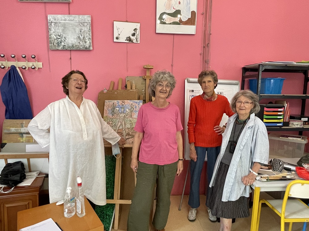 L'équipe de bénévoles de Sarrette, atelier peinture
